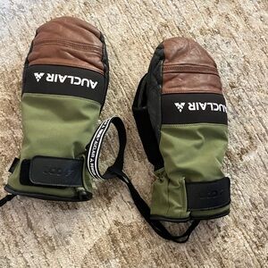 AUCLAIR Snow Angel Mittens - Women's Black/Olive
S Item #210379